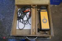 HALFORDS SMALL BATTERY CHARGER IN WOODEN - 3