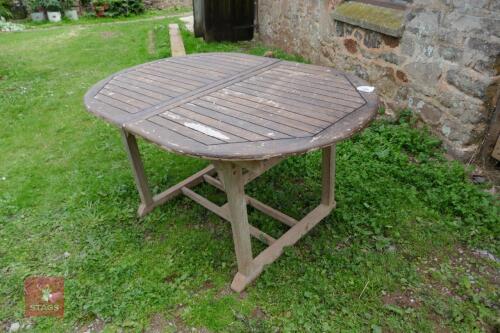 GARDEN TABLE