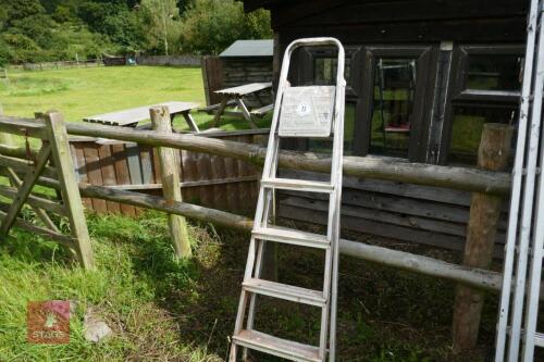 ALUMINIUM STEP LADDER