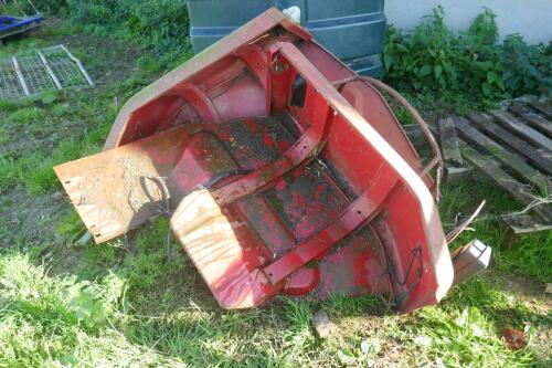 PAIR OF REAR WINGS FOR MF TRACTOR