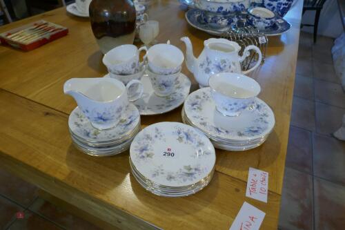 COLCLOUGH TEA SET