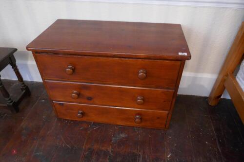 CHEST OF DRAWERS