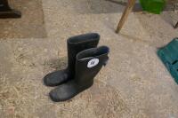 SIZE 12 WELLINGTON BOOTS - 2