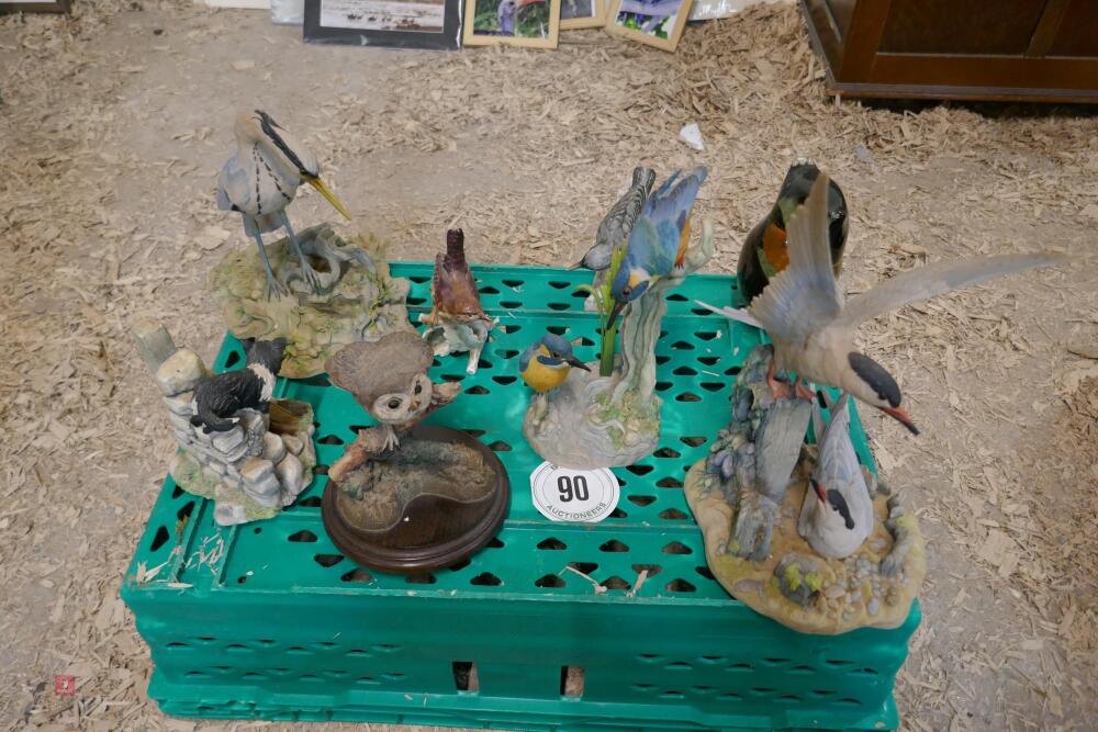 VARIETY OF ANIMAL FIGURINES