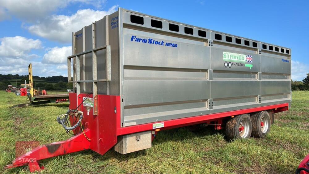 2015 STAINES 26' LIVESTOCK TRAILER