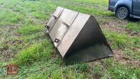 7' GRAIN BUCKET C/W JCB BRACKETS - 9