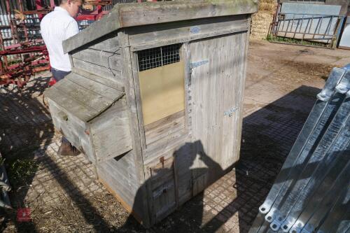 FREESTANDING POULTRY HOUSE