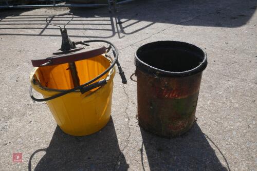 GREASE GUN PUMP & BUCKET