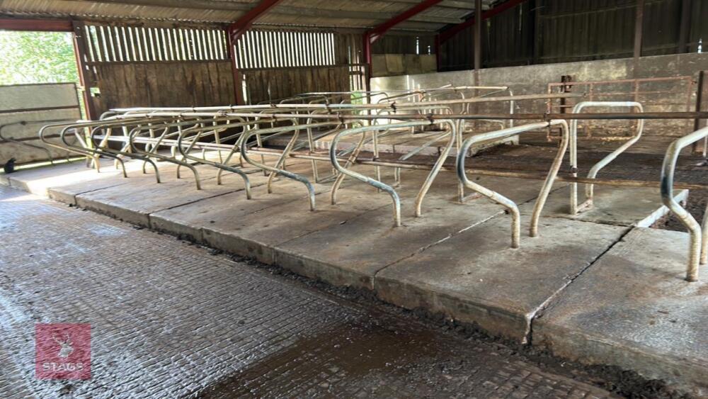 15 PORTABLE COW CUBICLES