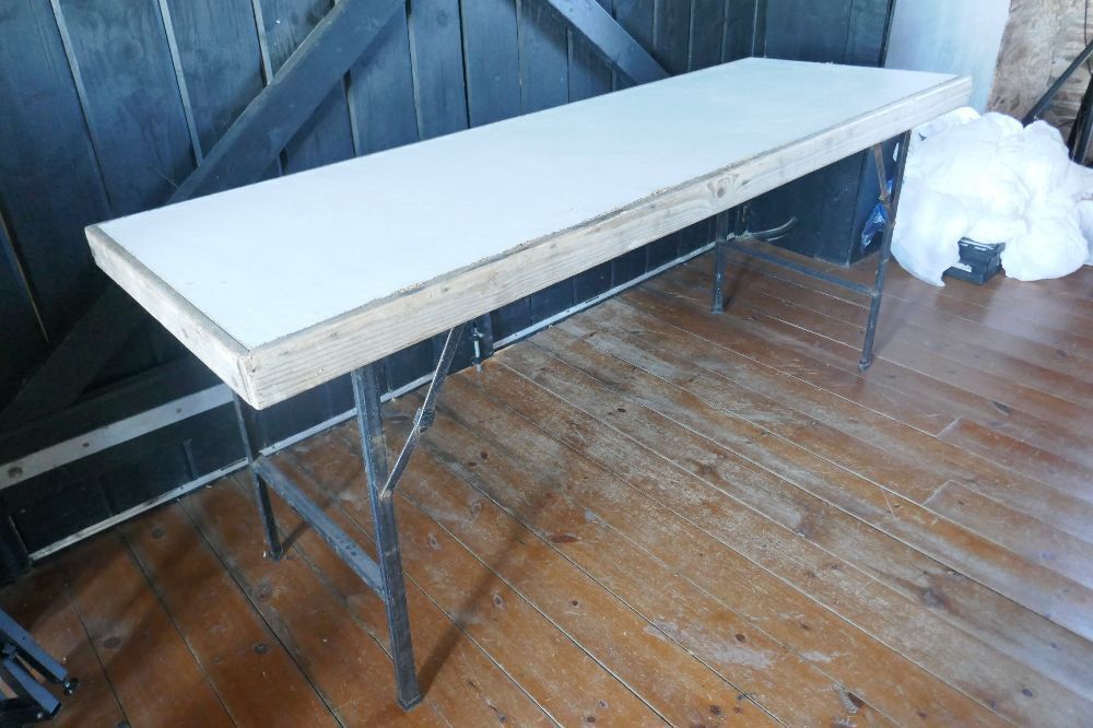 5'11" FOLDABLE TABLE