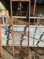 GUILLOTINE GATE FOR SHEEP RACE