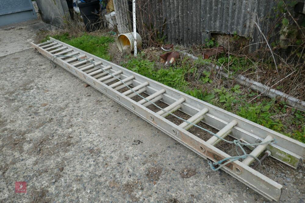 ALUMINIUM EXTENDING LADDER