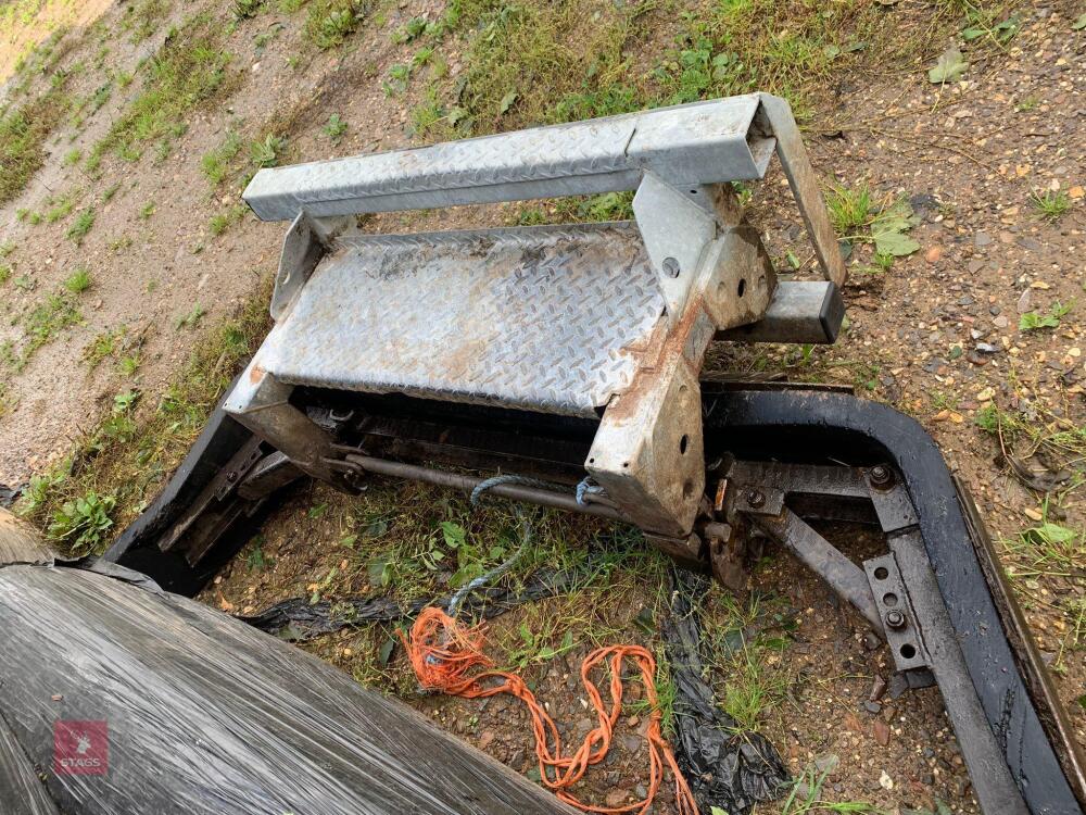 GALVANISED YARD SCRAPER