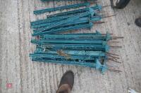 40 PLASTIC ELECTRIC FENCE STAKES - 3