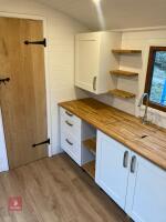 RAILWAY CARRIAGE SHEPHERDS HUT 16' X 8' - 5