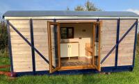 RAILWAY CARRIAGE SHEPHERDS HUT 16' X 8' - 9