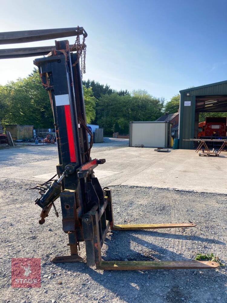 TRACTOR FORKLIFT