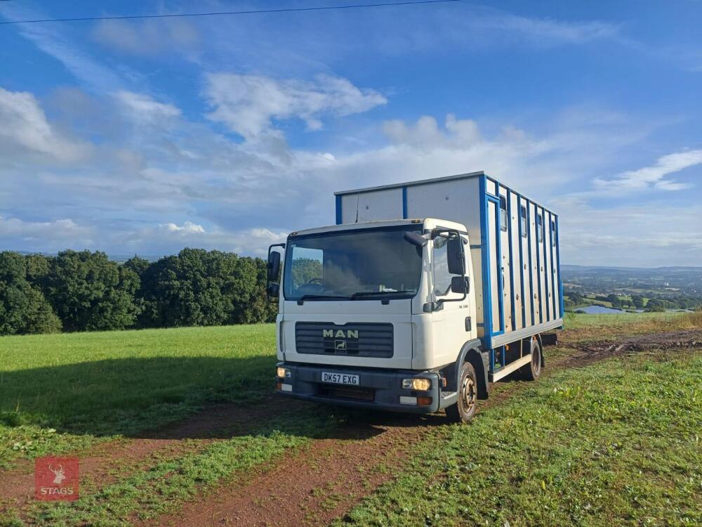 2007 7.5T HORSE LORRY