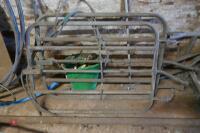 PAIRS OF PNEUMATIC PARLOUR GATES - 7