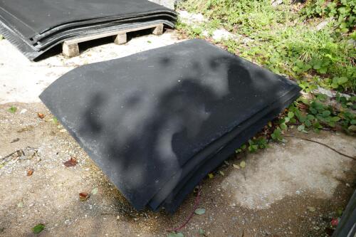 6 AVON RUBBER CUBICLE MATS