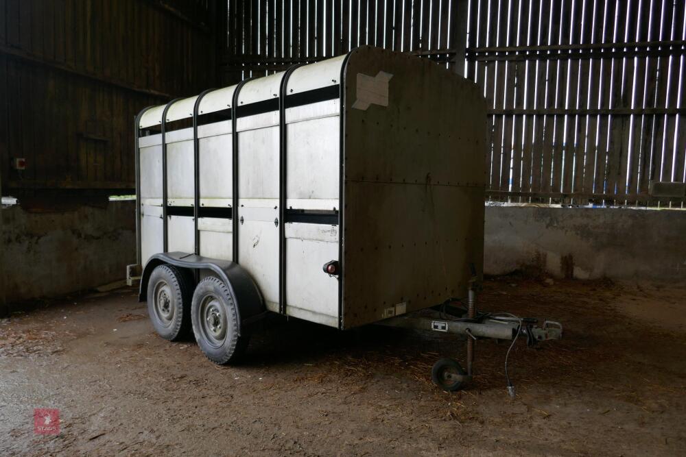 IFOR WILLIAMS 10' LIVESTOCK TRAILER