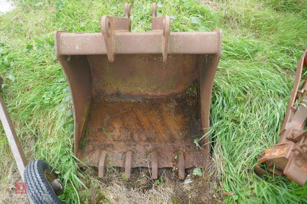 GEITH 35'' DIGGING BUCKET WITH TEETH