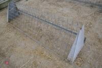 IAE 5'8'' HOOK OVER HAY FEEDER (29)