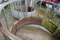 GALVANISED YEARLING CATTLE ROUND FEEDER - 5