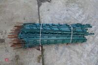 68 GREEN PLASTIC ELECTRIC FENCE STAKES - 3