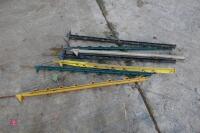 7 PLASTIC ELECTRIC FENCE STAKES