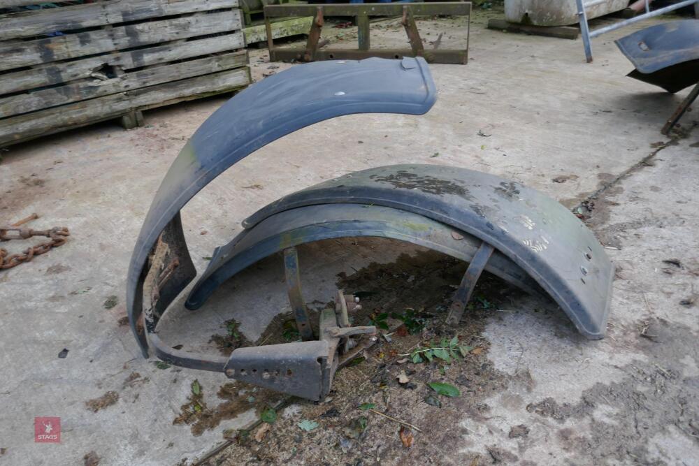 3 FRONT TRACTOR FENDERS