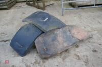 3 FRONT JOHN DEERE TRACTOR FENDERS - 6