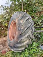 NEW HOLLAND COMBINE WHEEL & TYRE - 3