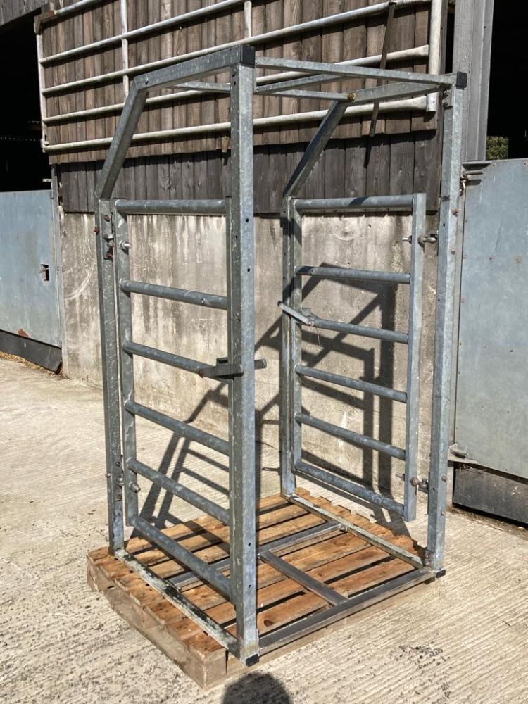 LIVESTOCK RACE INSPECTION GATE