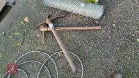 2 PICKAXES