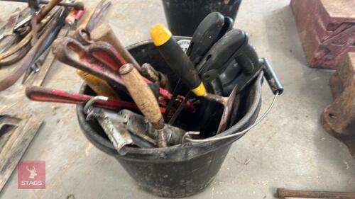 BOX OF HAND TOOLS