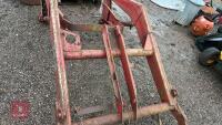 MF 80 TRACTOR FORE LOADER - 7