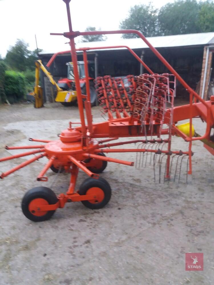 KVERNLAND 4.2M SINGLE ROTOR RAKE