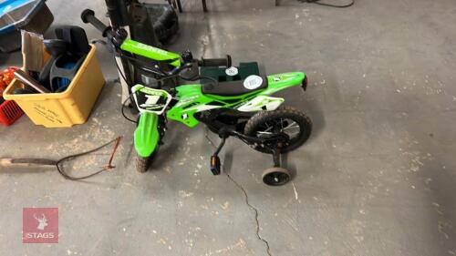 KIDS BIKE C/W STABILISERS