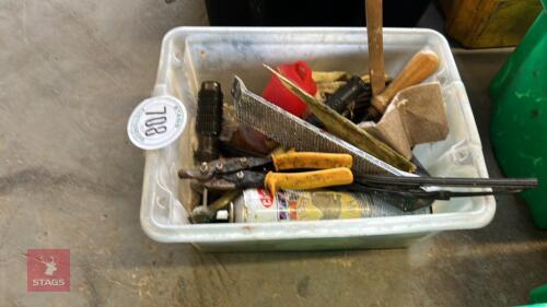 BOX OF HAND TOOLS