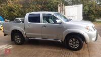 2005 TOYOTA HILUX INVINCIBLE PICK UP