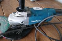 MAKITA 9'' ELECTRIC ANGLE GRINDER (36) - 7