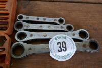 TAP & DIE SET & 4 RATCHET SPANNERS (39) - 3