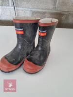 CHILDS NEW ZEALAND RED BRAND WELLIES