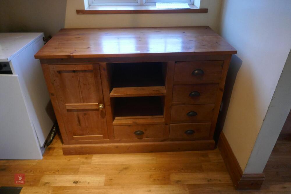 LARGE SIDEBOARD (100)