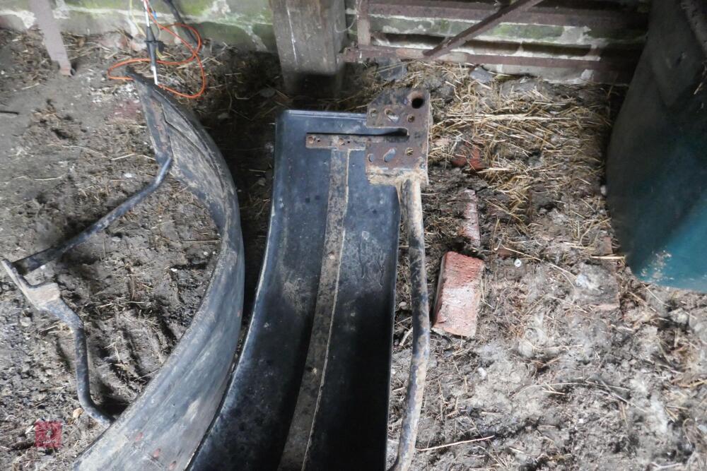 PAIR OF FRONT TRACTOR MUD GUARDS