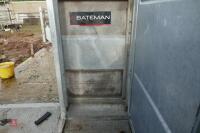 BATEMAN SLIDING RACE DOOR - 7