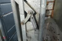 BATEMAN SELF LOCKING HEAD YOKE - 4