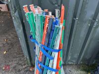 60 MIXED ELECTRIC FENCING STAKES - 9