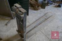 PAIR OF 1.5 METRE LONG PALLET FORKS - 3